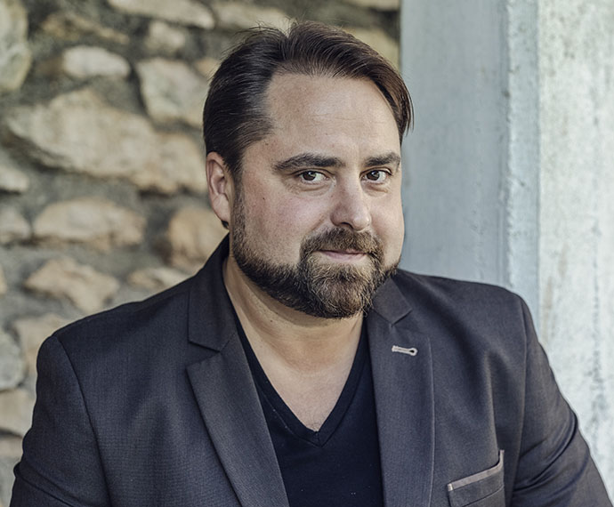Éliás Jr. after his hair transplant Éliás Jr. hajbeültetés után